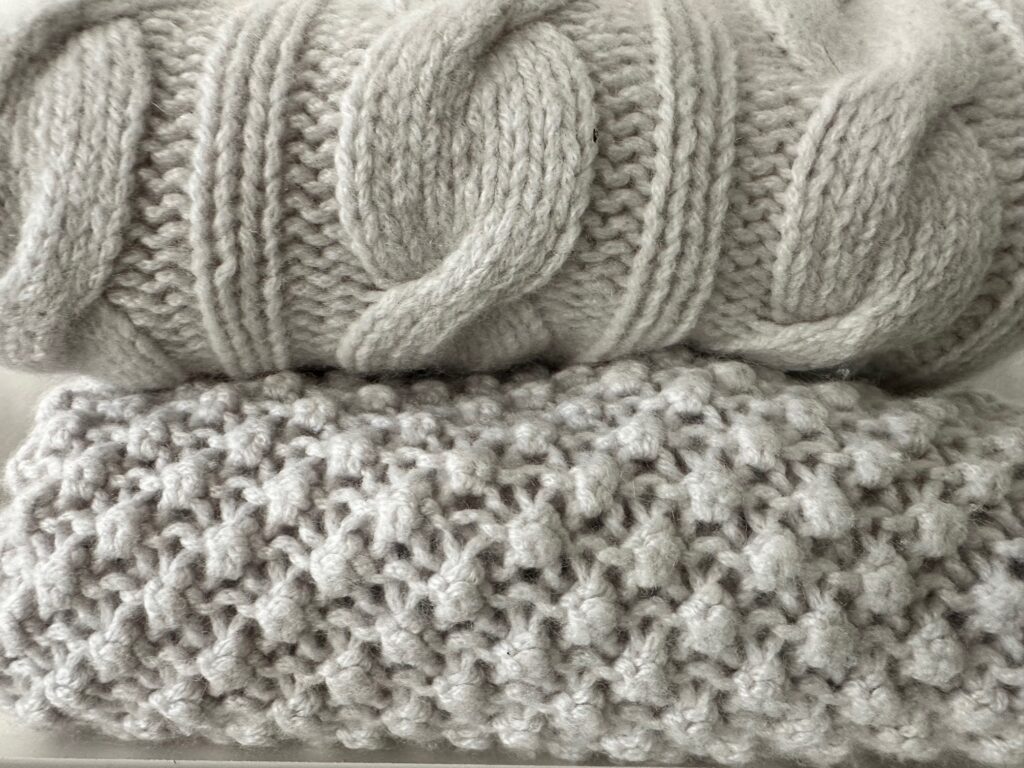Cashmere-Pullover 8 faedig in Handstrickoptik, Zopfmuster und ein Hubbelmuster
